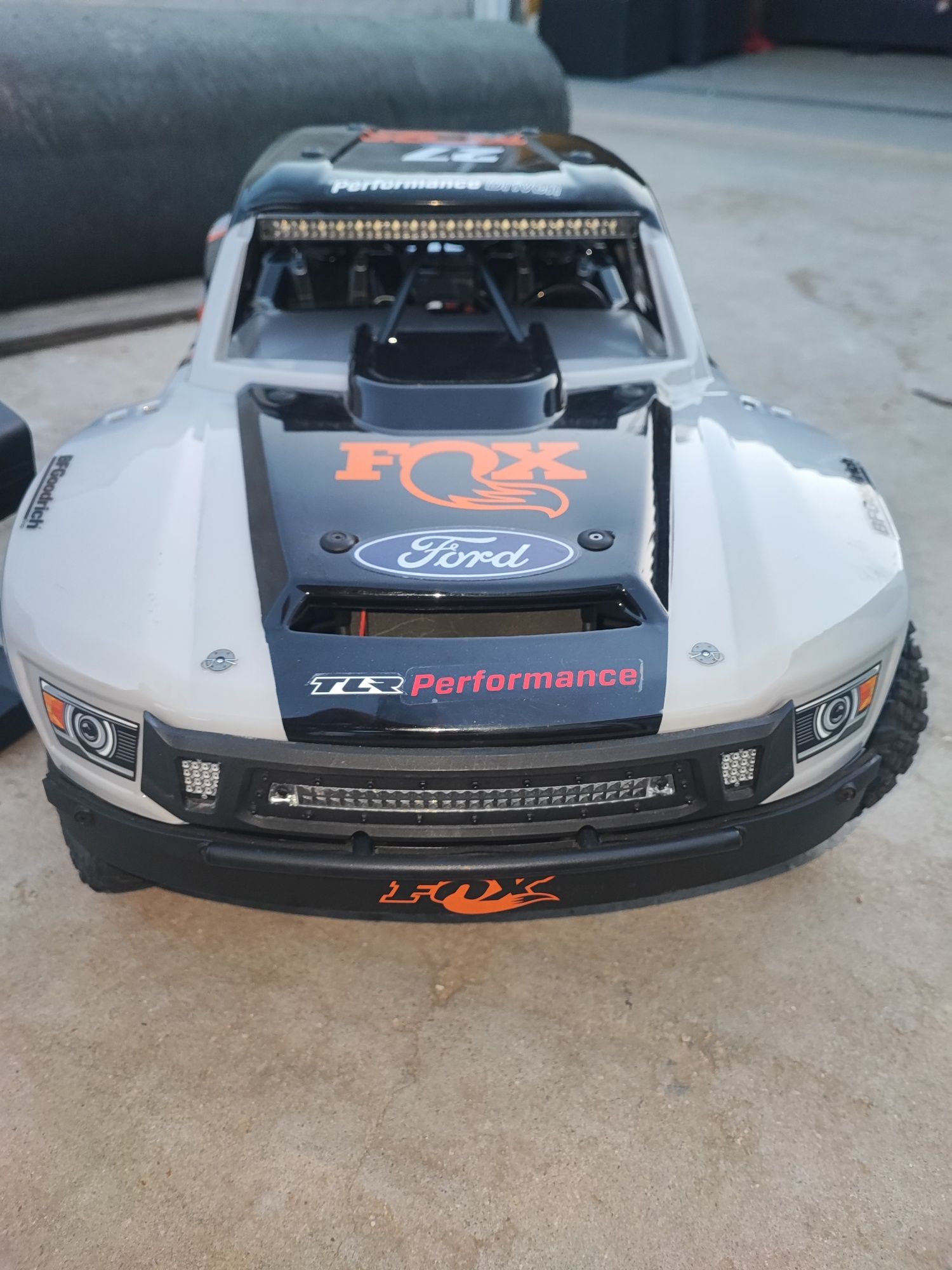 Losi super baja Rey 8s traxxas hpi Kyosho arrma tamiya axial brushless