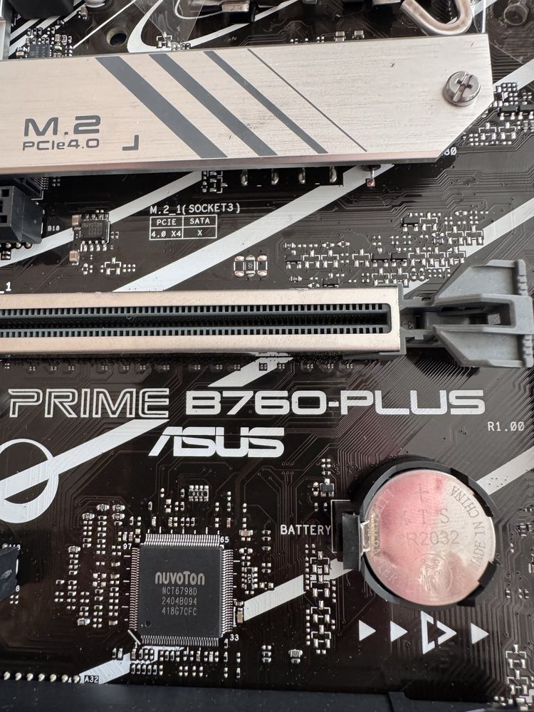 Asus Prime b760-plus ddr5 socket 1700 intel