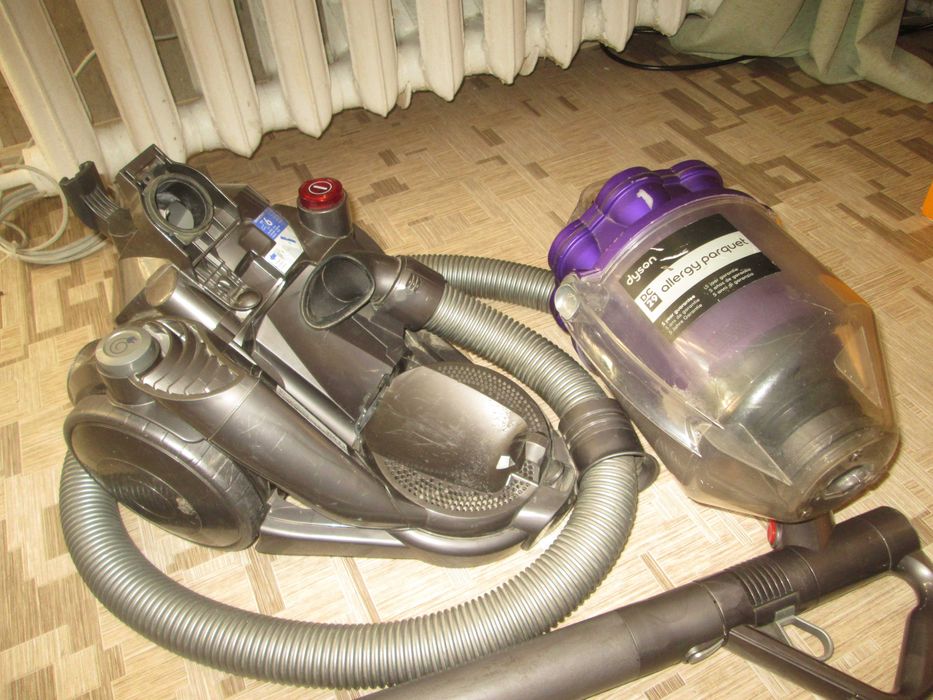 Пылесос Dyson с турбо щеткой