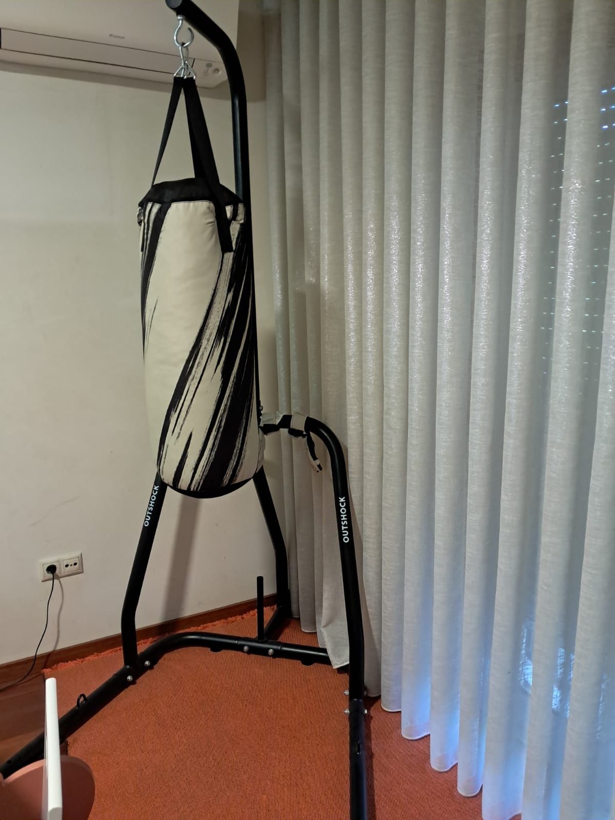 Saco de boxe com suporte de chão