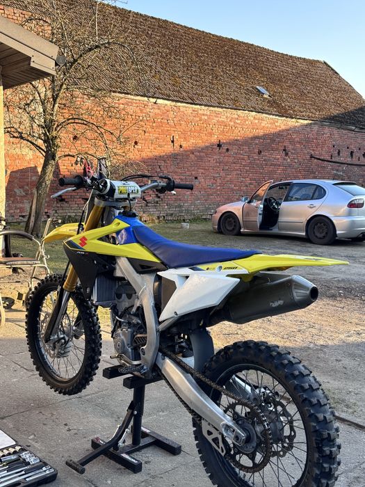 Suzuki RMZ 250 ^20 rok.