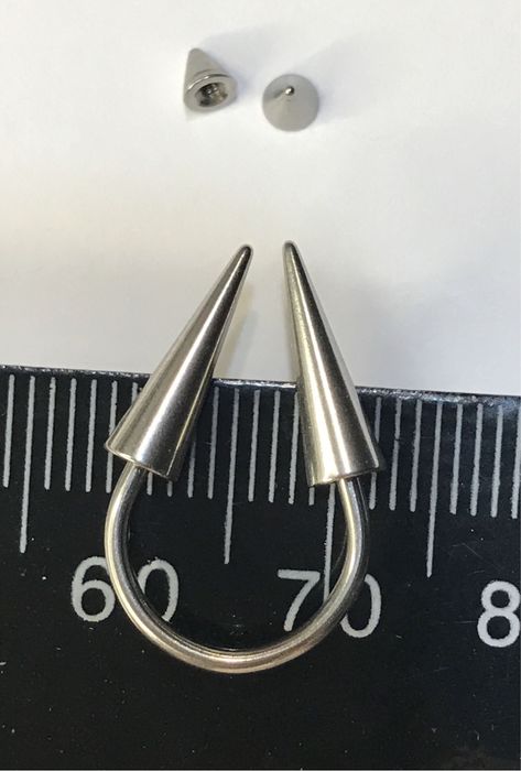 Nowy kolczyk do pierscingu