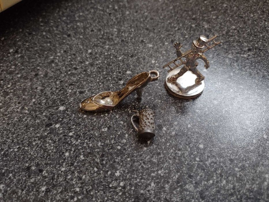 Pamiątki drobiazgi figurki