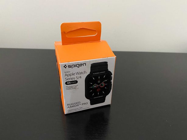 Capa Spigen Rugged Armour Pro Apple Watch  Series 4/5/6 44mm
