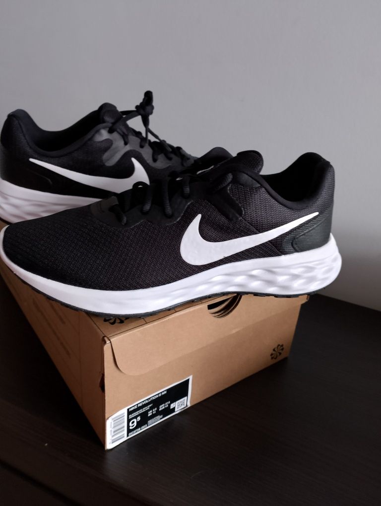 Nowe adiasy Nike Męskie Buty Sportowe Nike Revolution 44