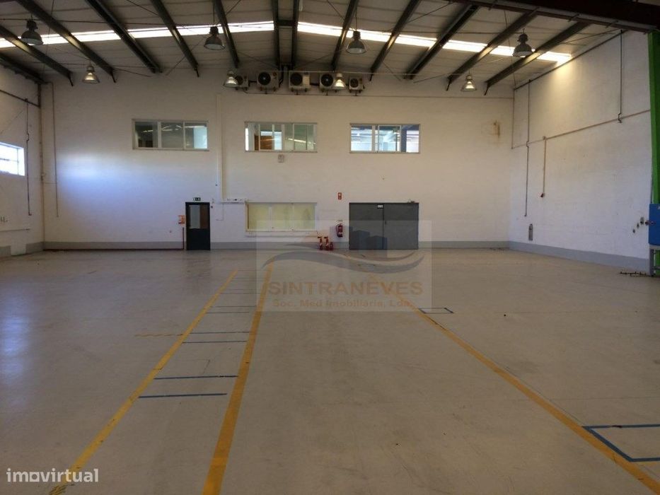 Armazém 1200m² - Localização Estratégica na Malveira