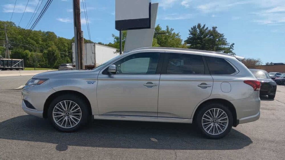 Mitsubishi Outlander Hybrid Plug-in SEL S-AWC      2022