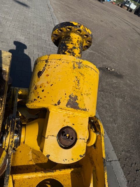 wózek z głowica obrotową mechaniczna do wciskania pali