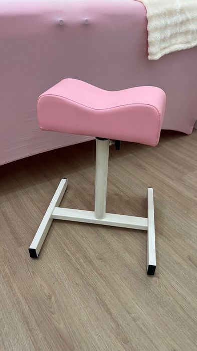 Vendo cavalete rosa para pedicure