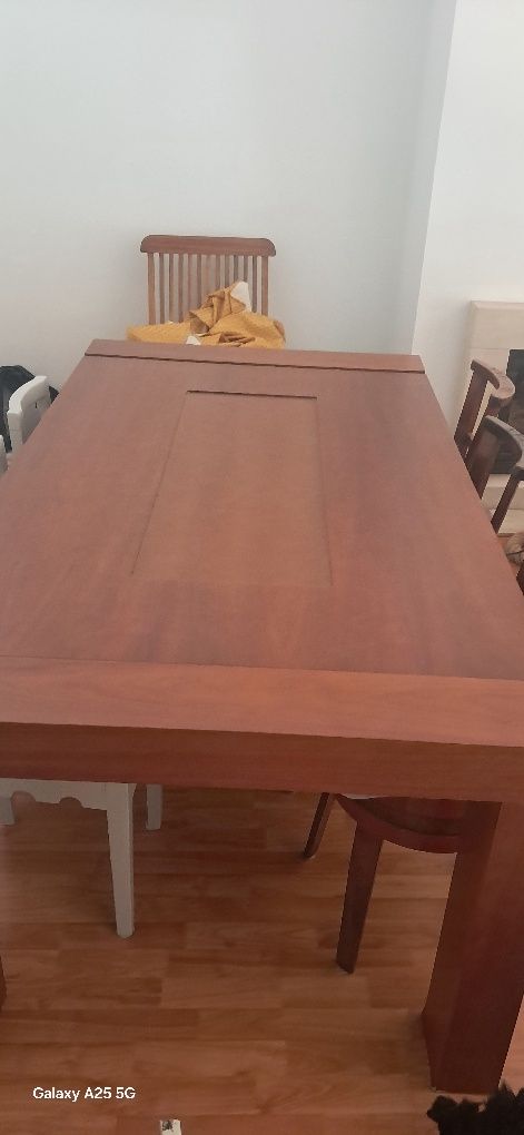 Mesa em madeira extensivel  1x1,80-2,50