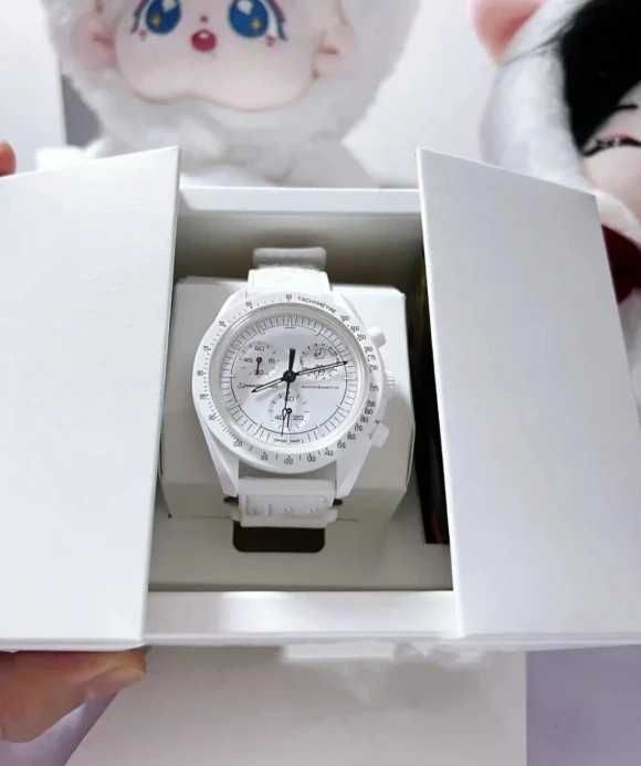 Snoopy x Omega Swatch SO33W700 – Midnight Collection