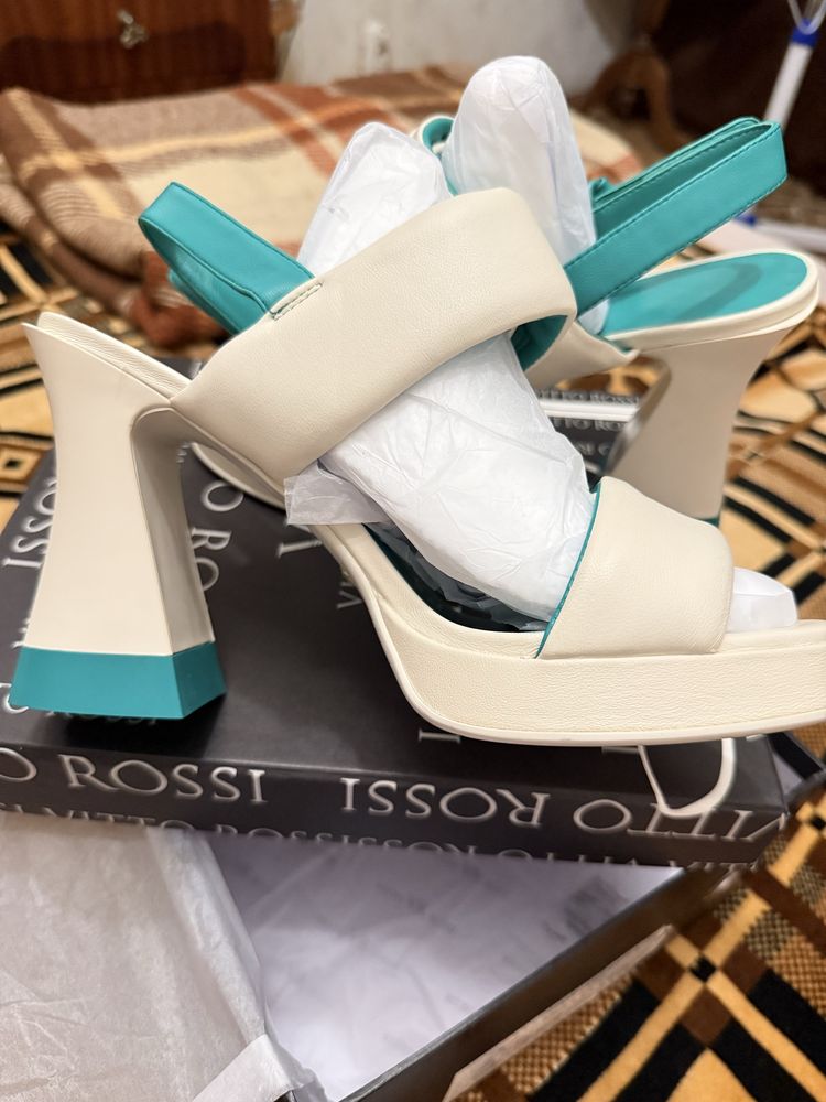 Продам взуття Vito Rossi