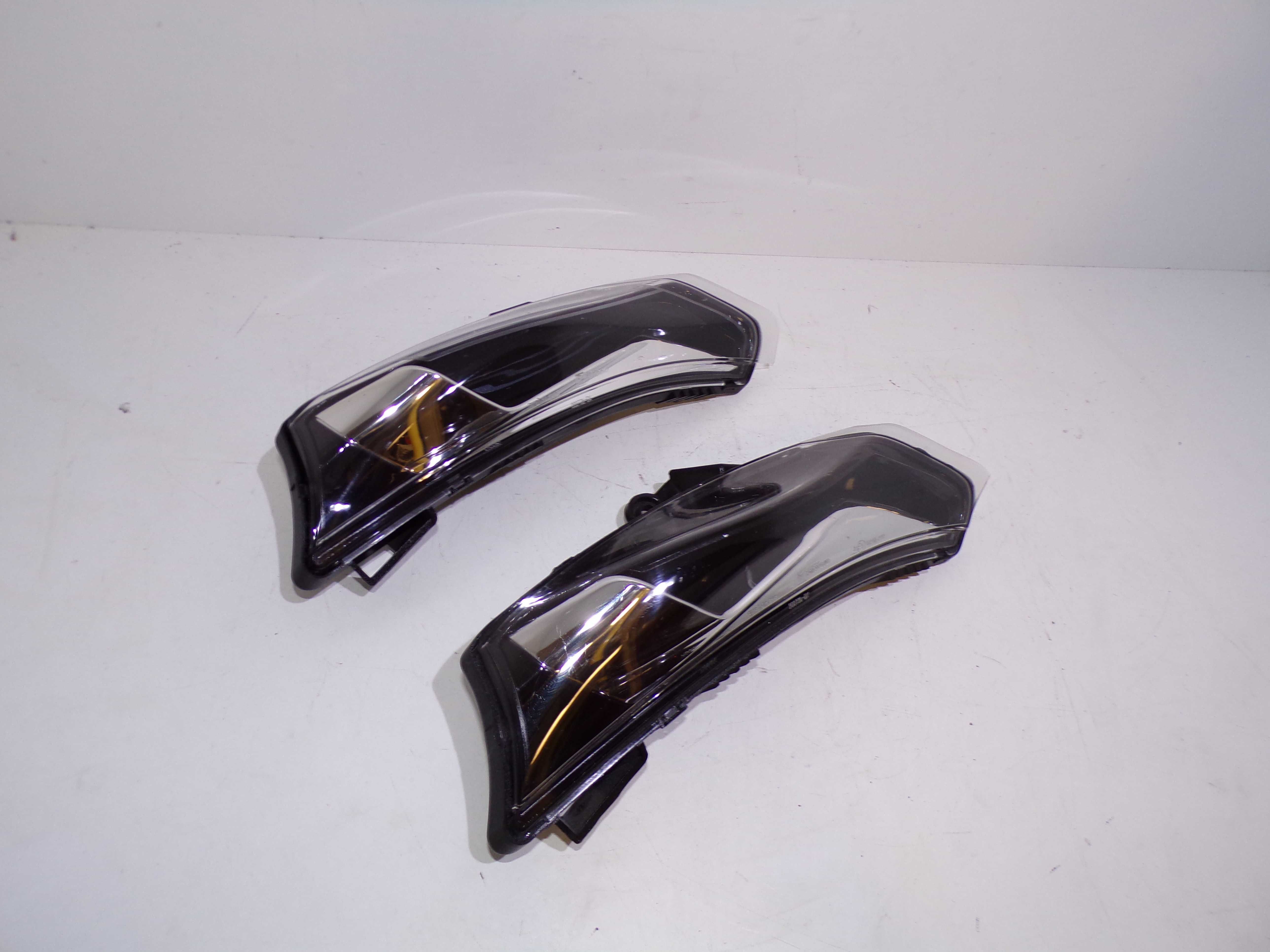 Kierunkowskaz Kierunek przód Prawy Piaggio X10 125/500cc OEM.