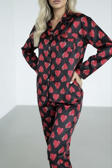 Ефектна Шовкова Піжама з Серцями для Домашнього Люксу!