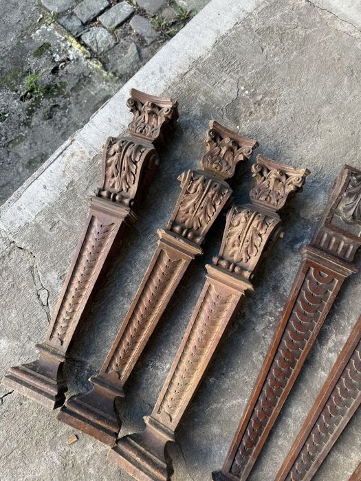 Zabytkowe drewniane elementy rzeźbione – komplet nóg / kolumn