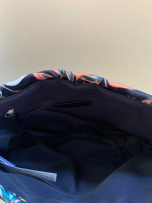 Necessaire em nylon, Mango. NOVO