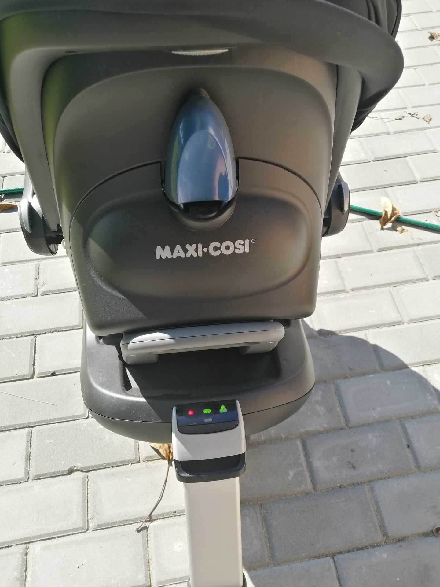 Maxi Cosi CabrioFix 0-13 kg + baza Familyfix Essential Black