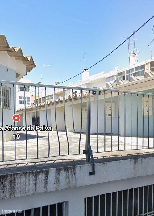 Garagem Central no Feijó Almada