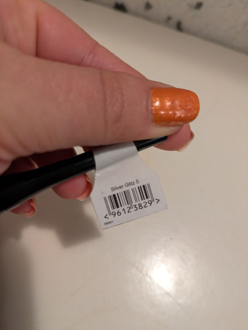 Make Up Gallery Czarno srebrny płynny eyeliner