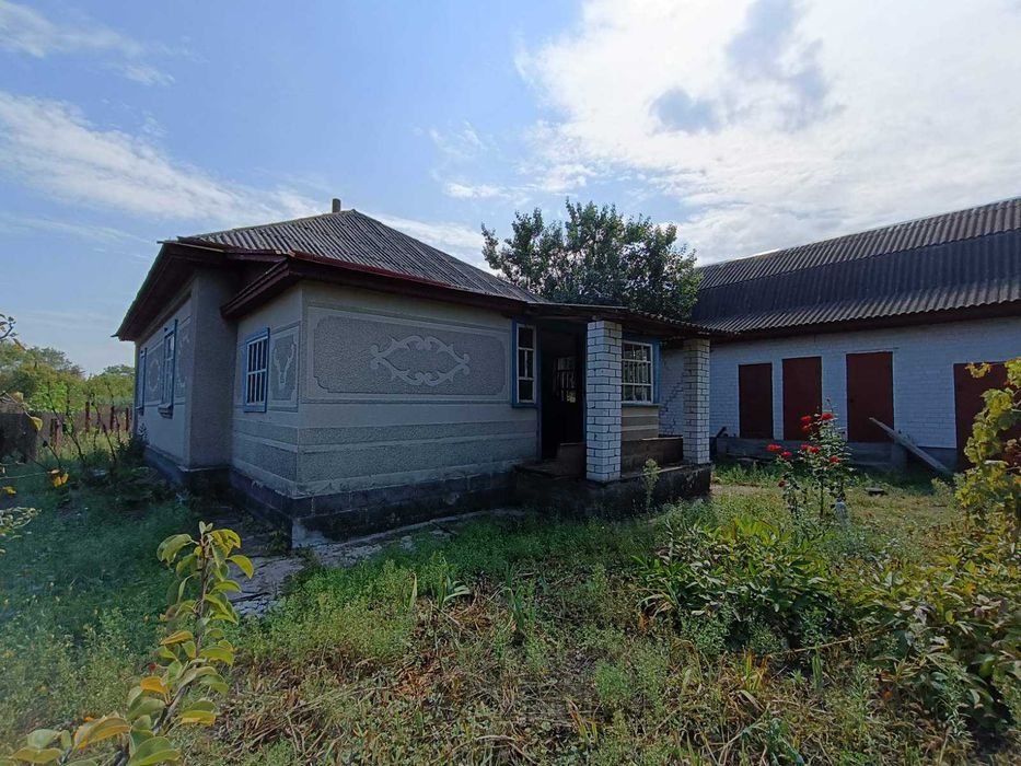 Два Будинку за ціною Одного, центр с.Мелесівка!