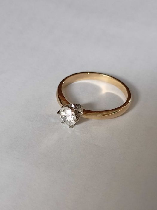 Złoty pierścionek 585 z brylantem 0,53ct (certyfikat )