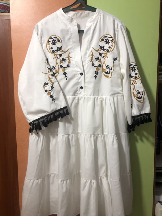 Стильна сукня-вишиванка в білому кольорі