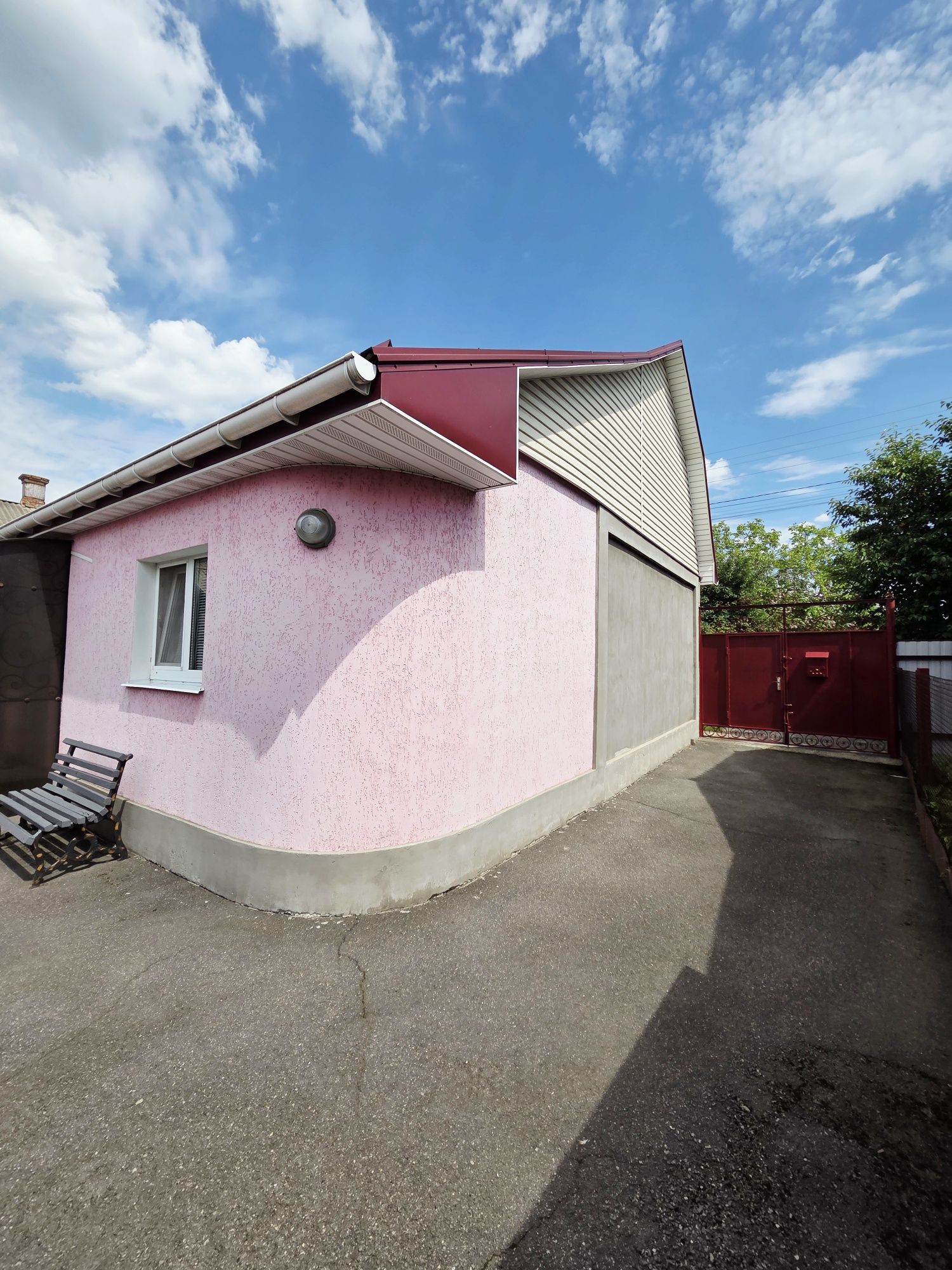 Продам добротний будинок на Новомиколаївці
