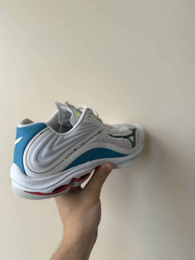 Кросівки Mizuno Wave LIGHTNING Z6