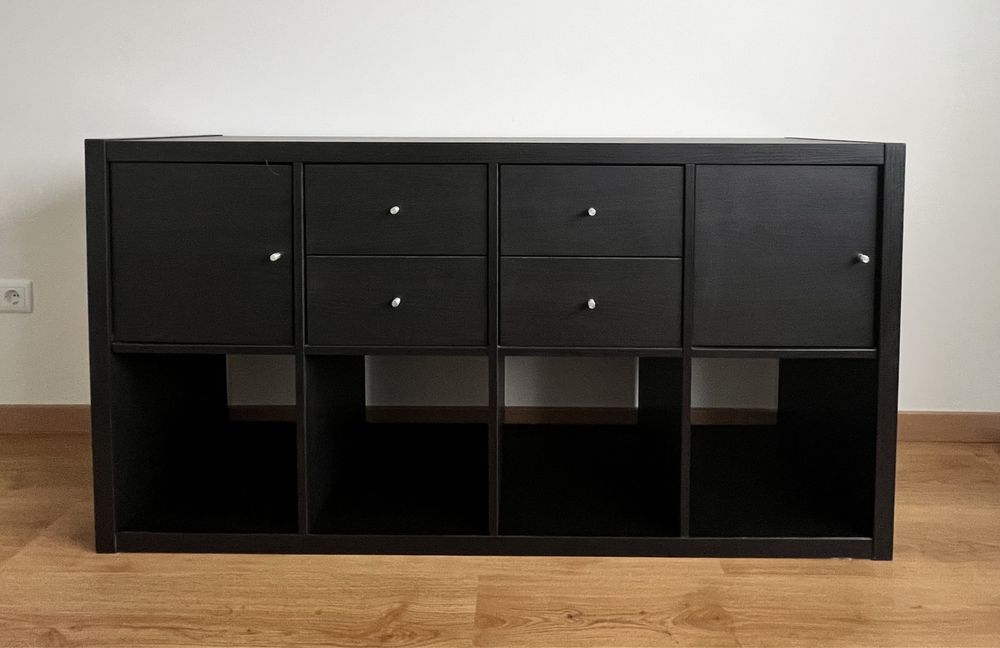 Estante Kallax com portas e gavetas