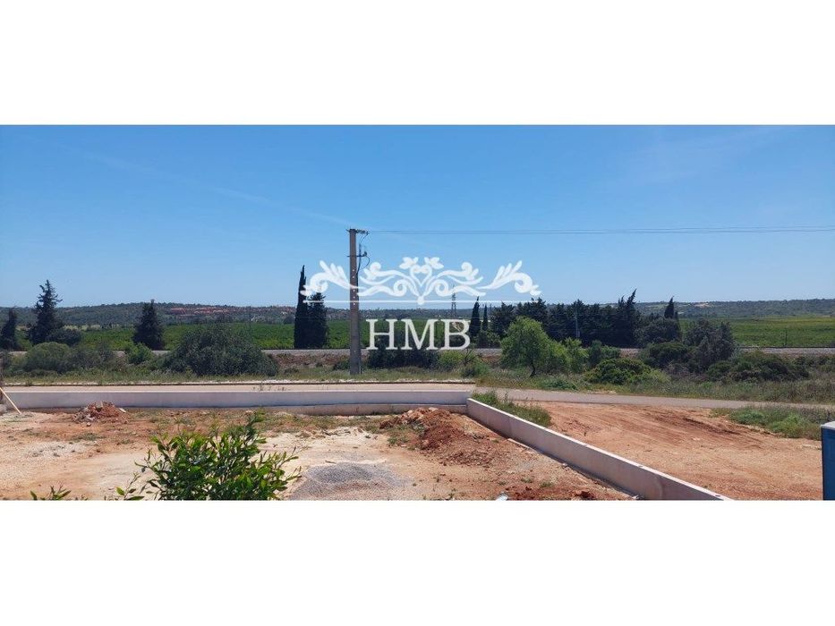 Terreno Urbano em Alcantarilha - Viabilidade para Moradia com 3 And...