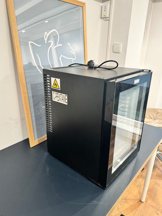 Mini lodówka crzarna