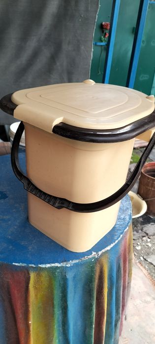 Продам ведро с крышкой.