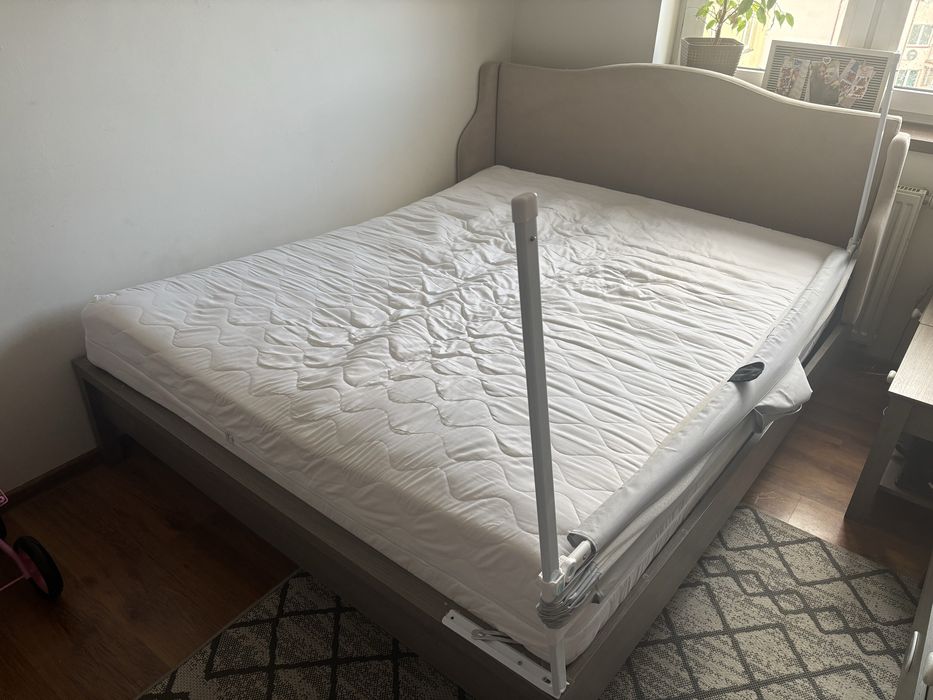 Sprzedam łóżko z materacem