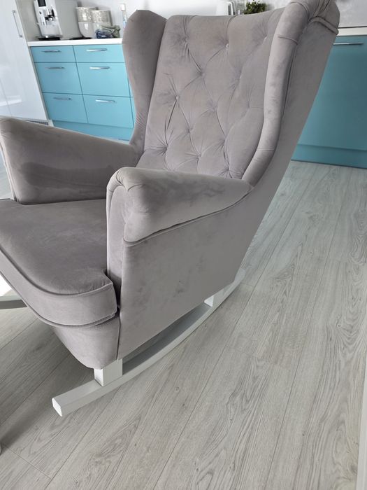 Fotel bujany uszak z podnóżkiem szary  j. Nowy