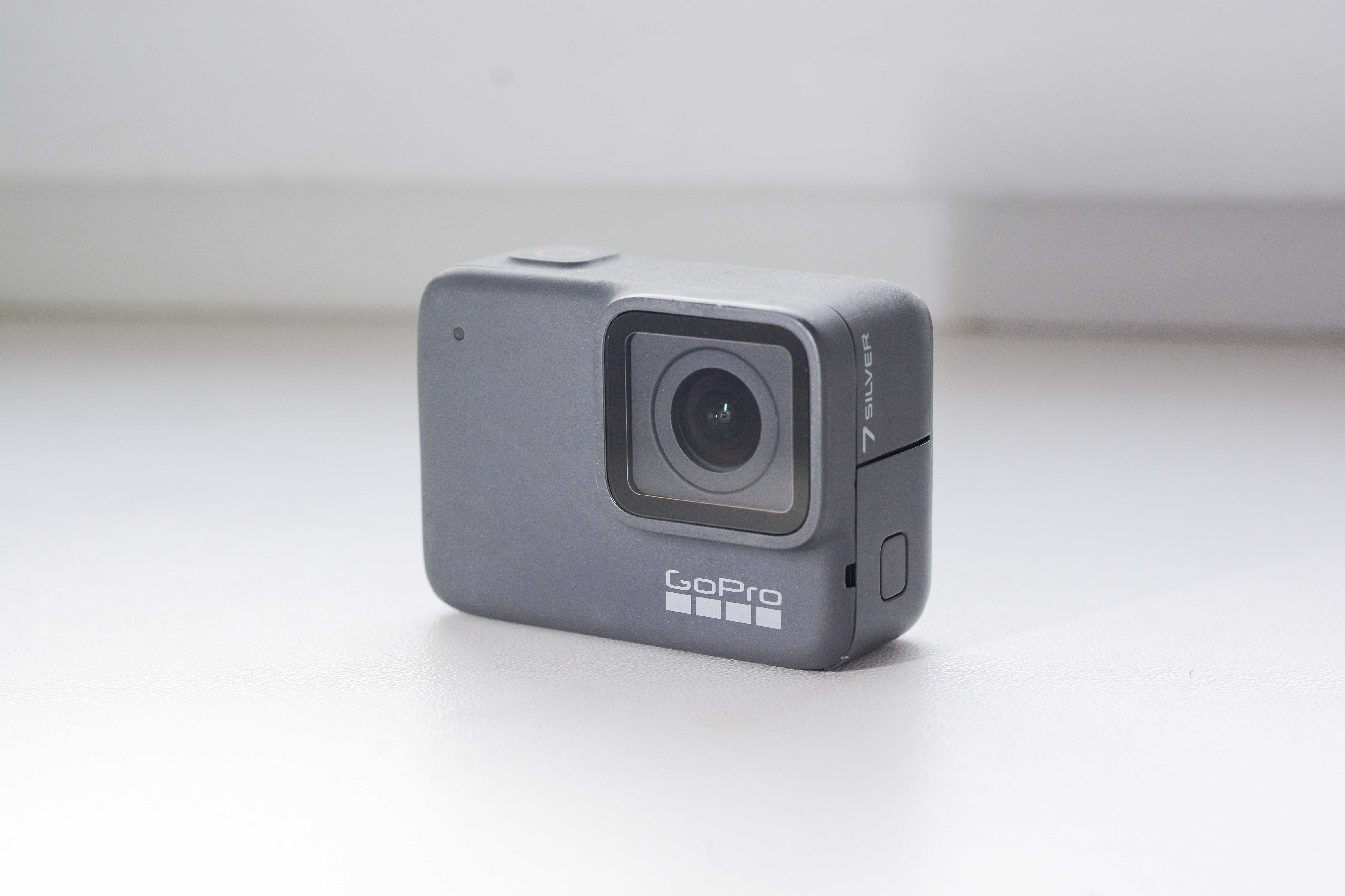 GoPro 7 silver і аксесуари до неї