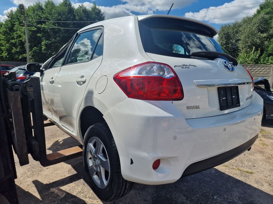 Toyota Auris 1 lift zderzak tylny kompletny PDC Biała perła 070