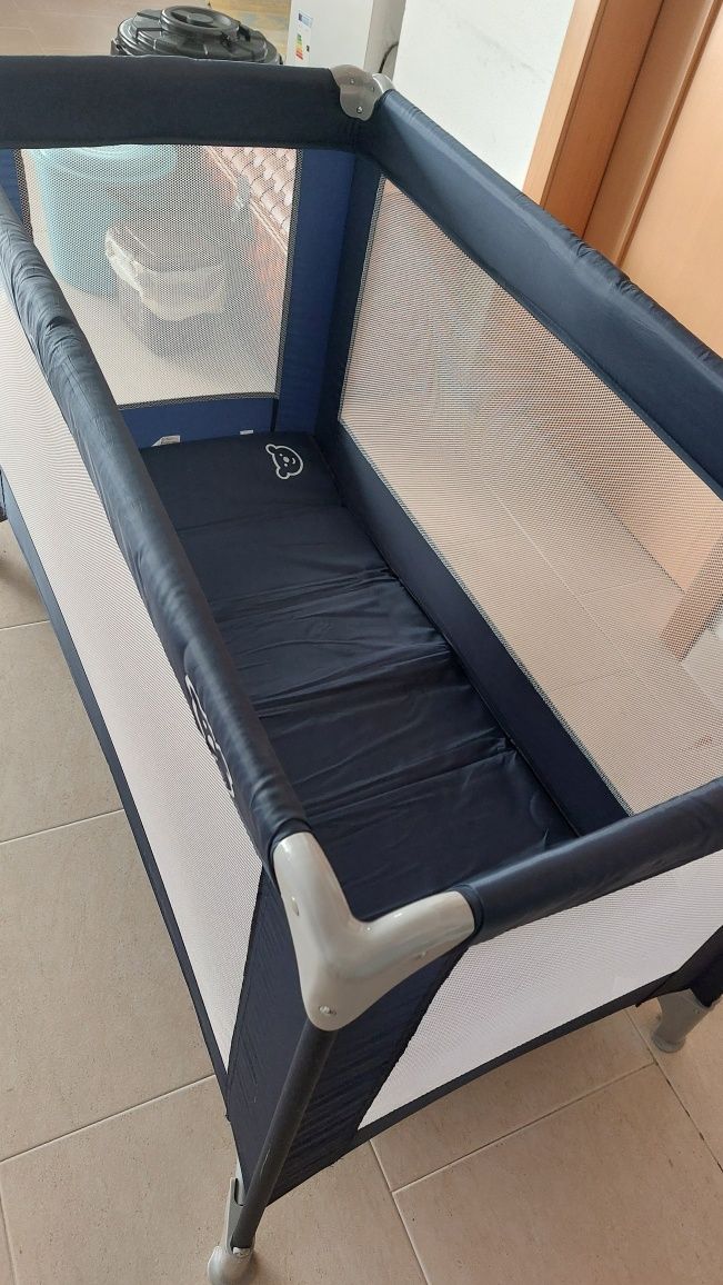 Cama de viagem nova