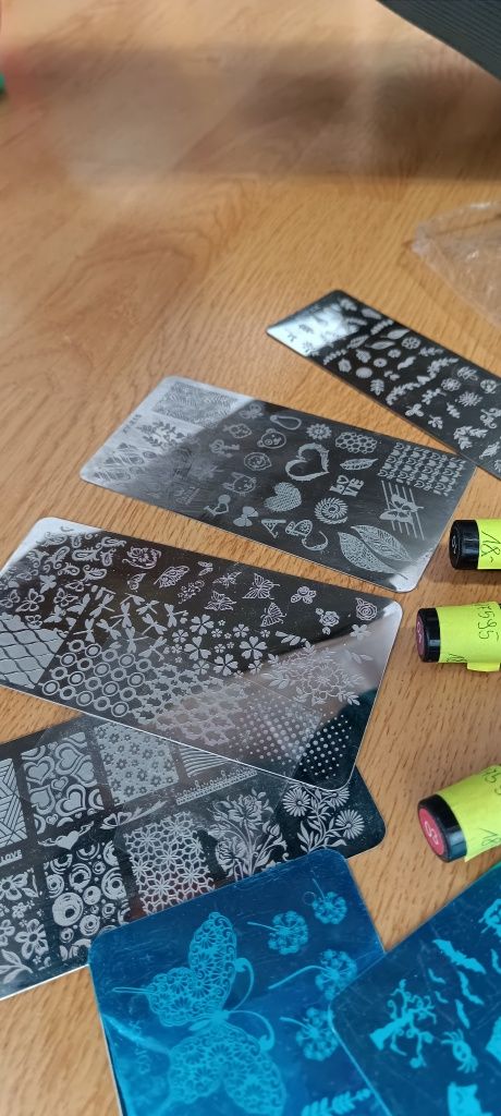 Zestaw do stemplowania: 3x żel do zdobień, 7x blaszka z wzorami, stemp