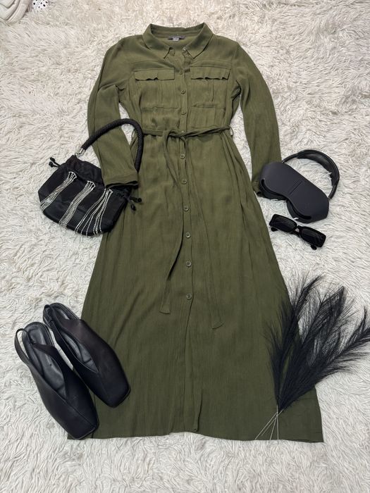 Актуальне плаття міді кольору хакі