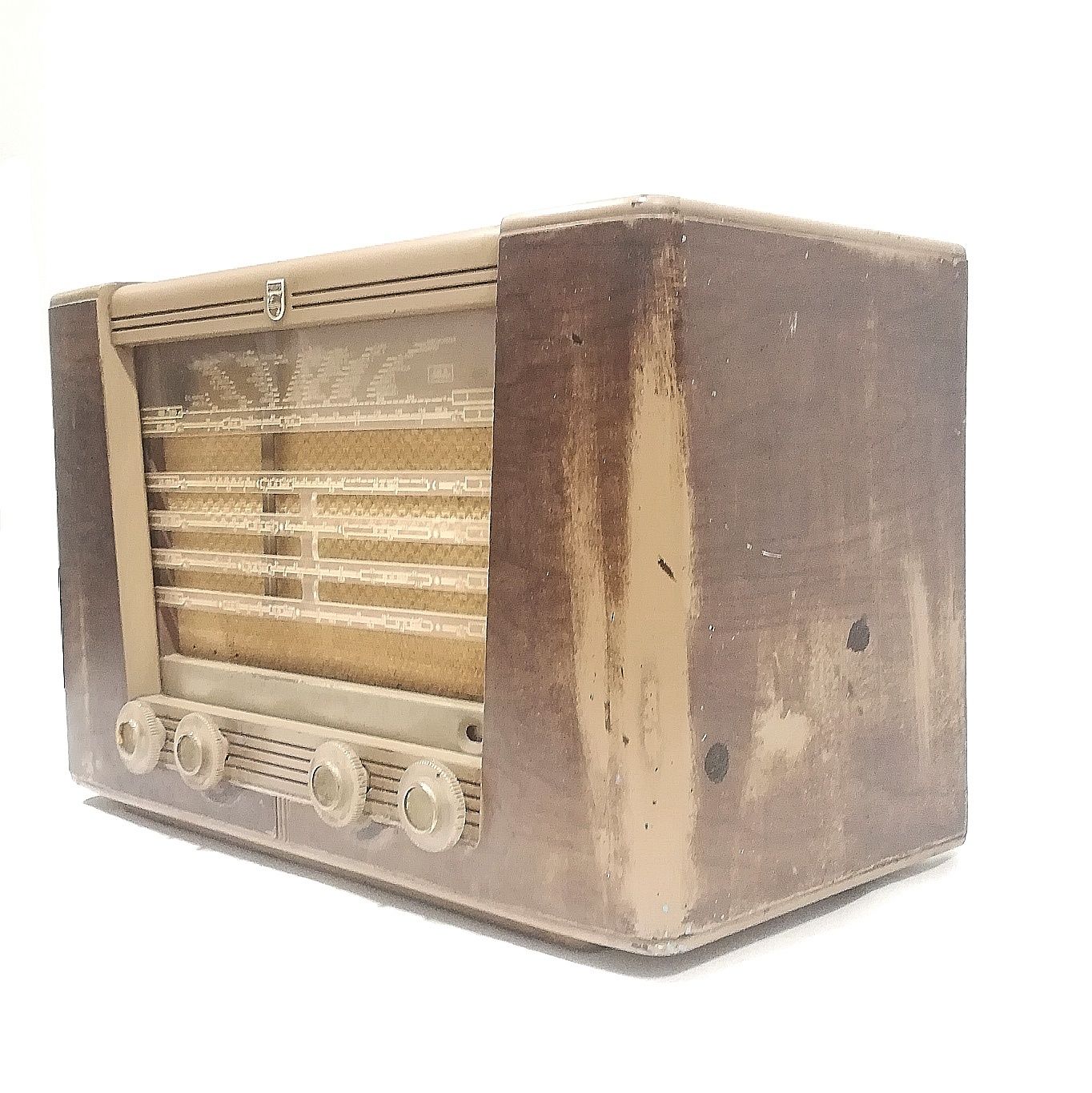 Rádio vintage Philips Bx505 A/11, de 1951

Dimensões: L 50 × A 30 ×