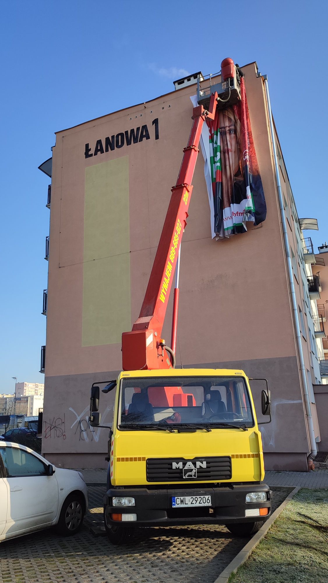 Podnośnik koszowy zwyżka  Włocławek  wynajem  wycinka drzew