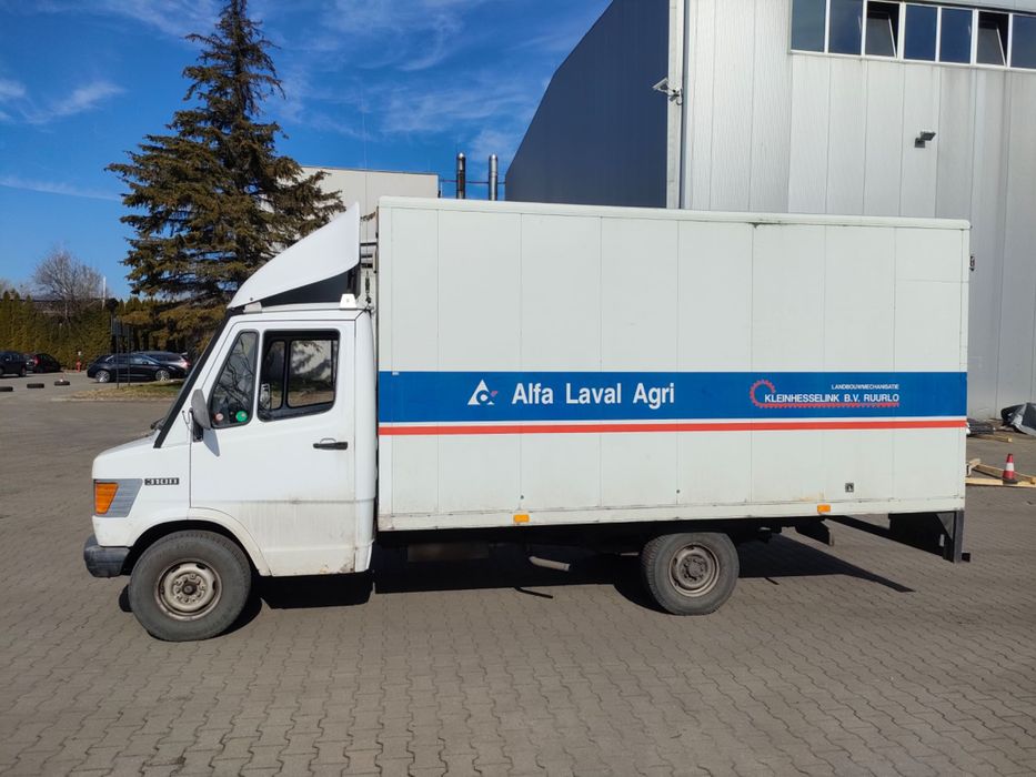 Mercedes Kaczka 310D Kontener wspomaganie kierownicy zdrowy