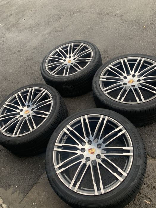 Оригінальні диски cayenne r21 з літніми шинами 295/35