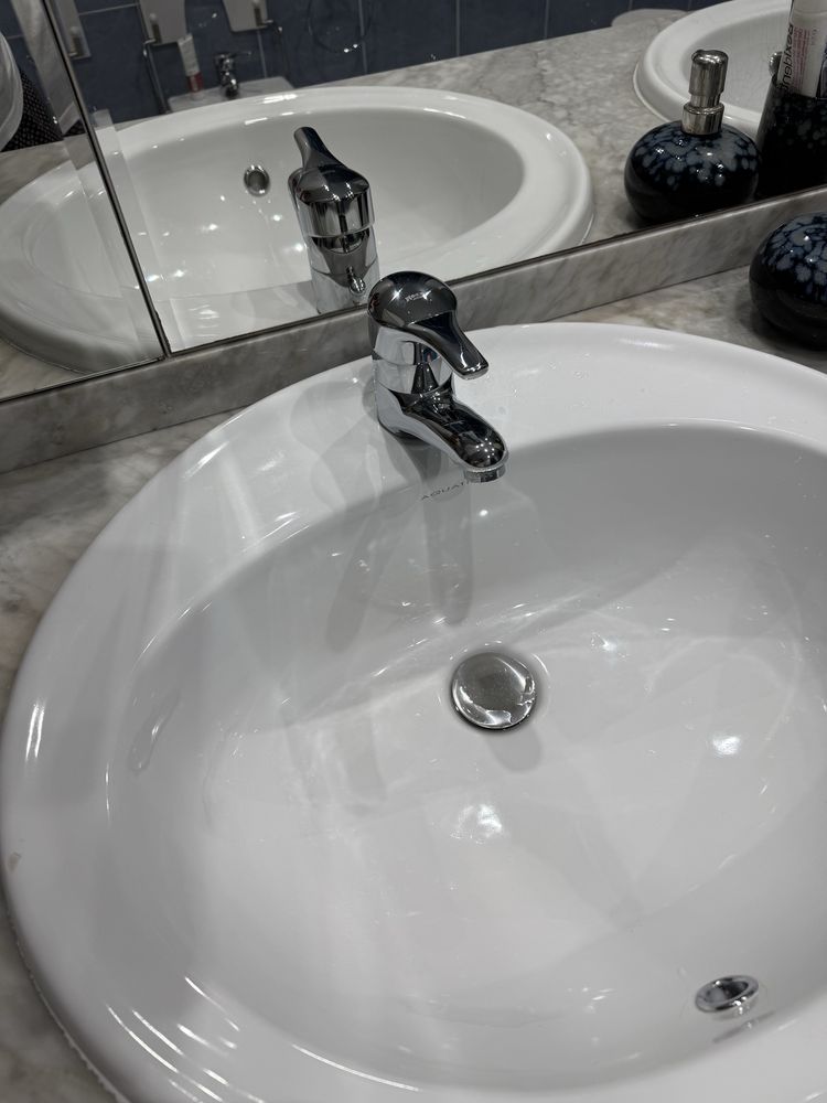 Movel wc, com espelho, 2 torneiras Roca e 2 pios