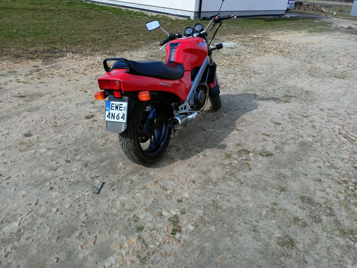 Honda NTV 650  revere