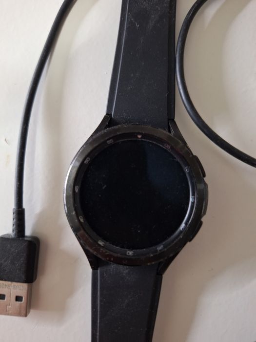 Samsung galaxy watch 4 classic 46 mm z ładowarką