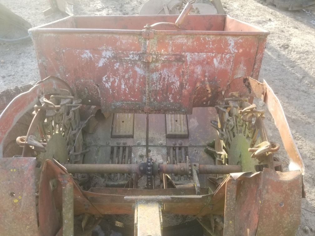 Продам половину картоплесаджалки сн-4б