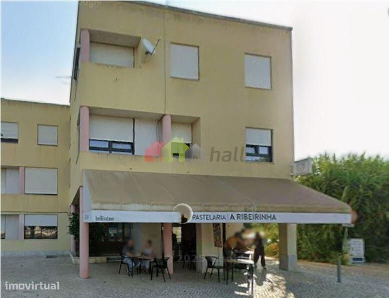 Trespasse Pastelaria/Comércio com vista rio, no centro da Moita