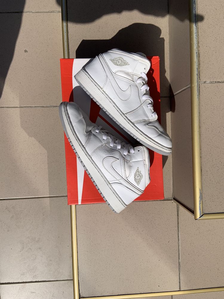 Кросівки Jordan 1 Mid White