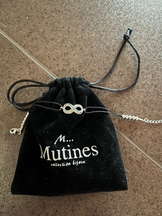 Brincos e pulseira infinito